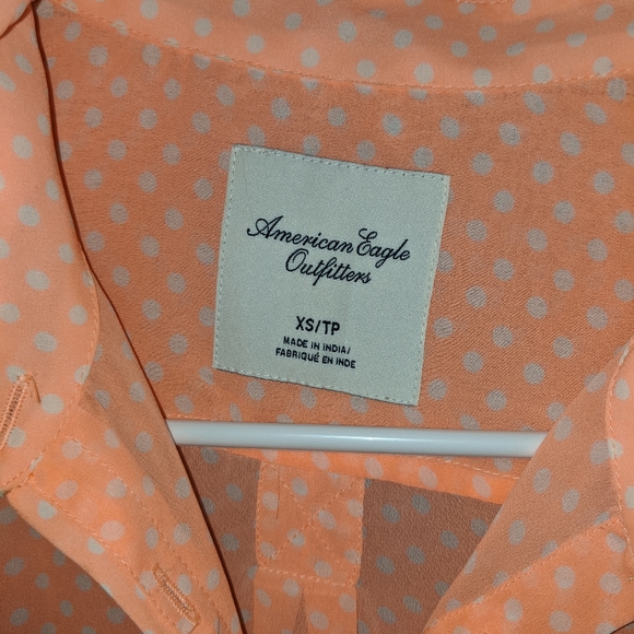 ☀️American Eagle Outfitters polka dot button down - Picture 2 of 8